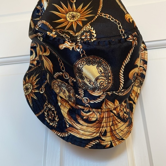 KBEthos Black Satin Gold Chain Rope Design Bucket Hat OS - Picture 2 of 15